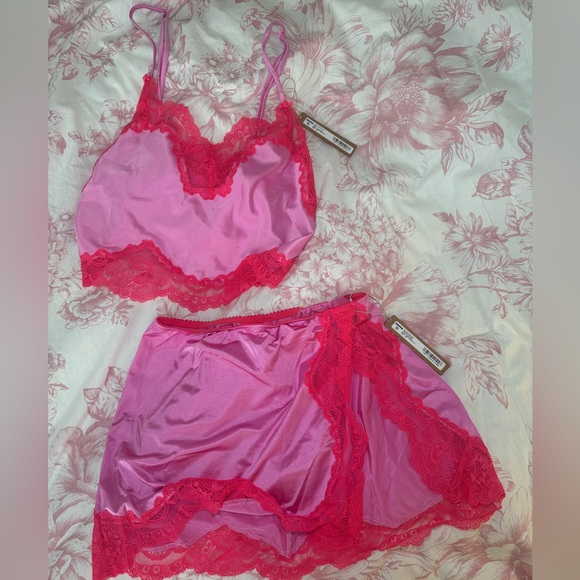 Skims Top & Skirt - Picture 8 of 8